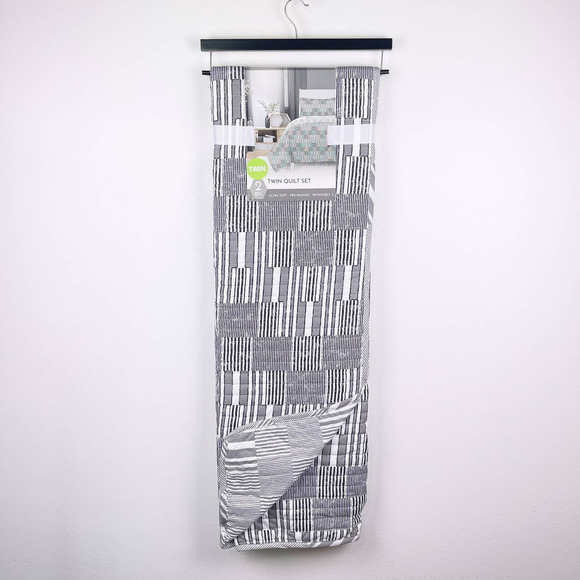 2 Piece Reversible Twin Quilt Set Oeko Tex Soft Grey Black White Striped Unisex - Picture 1 of 8